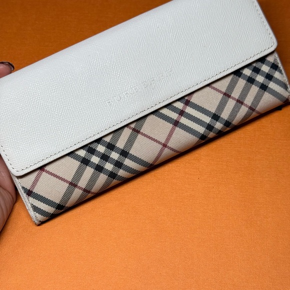 COPY - Authentic Vintage Burberry White and Tan Nova Women's Wallet - Picture 1 of 10